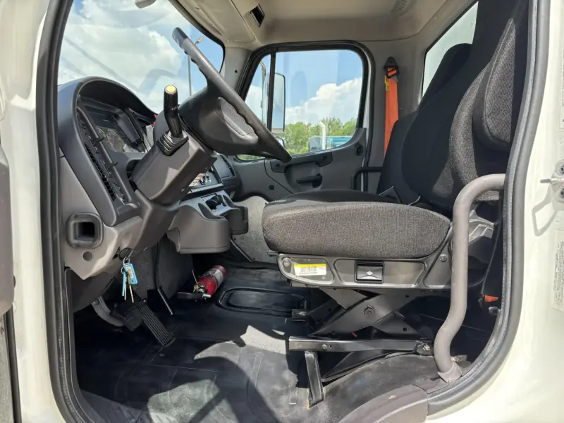 2020 Freightliner Business M2 106 photo 8