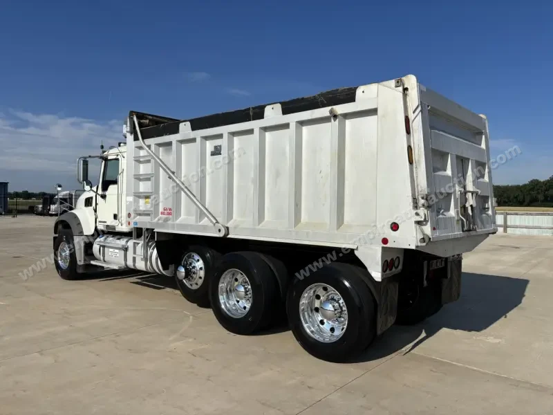 2013 Mack Granite GU713 Dump Truck photo 3
