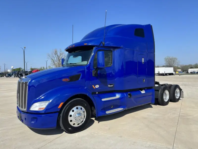 2022 Peterbilt 579 photo 1