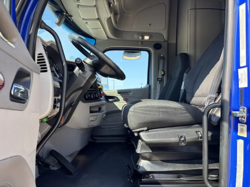 2022 Peterbilt 579 photo 12