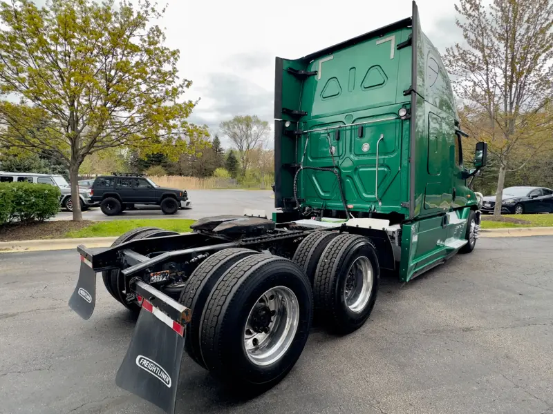 2018 Freightliner Cascadia 125 Evolution Sleeper photo 4