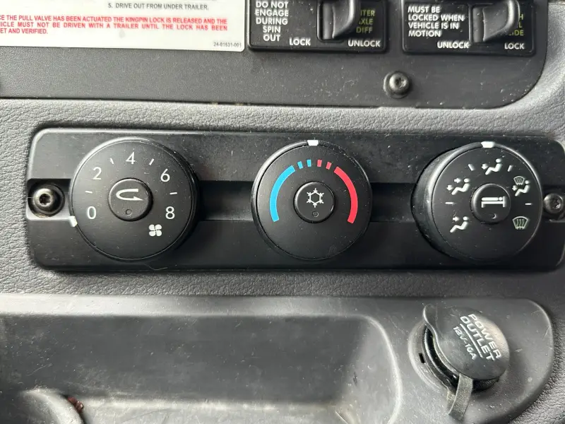 2018 Freightliner Cascadia 125 Evolution Sleeper photo 28