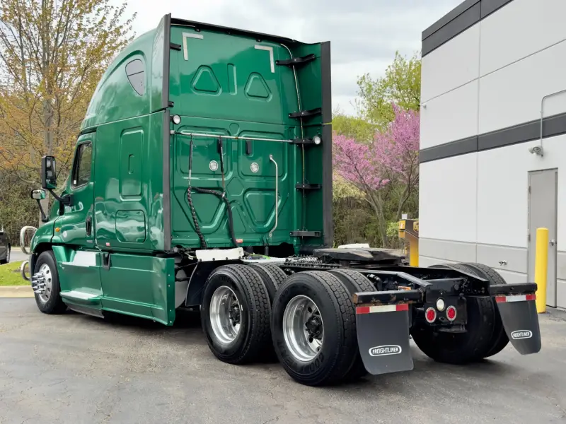 2018 Freightliner Cascadia 125 Evolution Sleeper photo 8