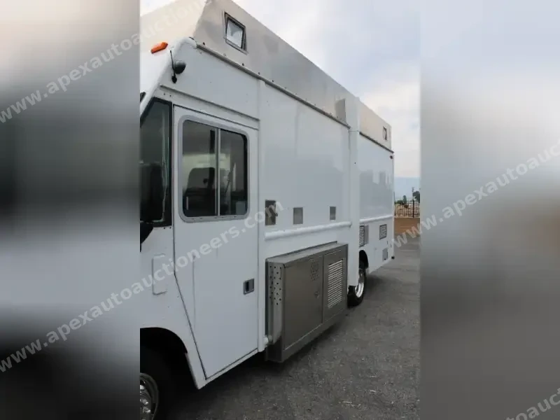 2013 Ford Catering Truck - Food Truck - E-550 Utilimaster 18 Ft Catering Step Van Food Truck For Sale photo 42