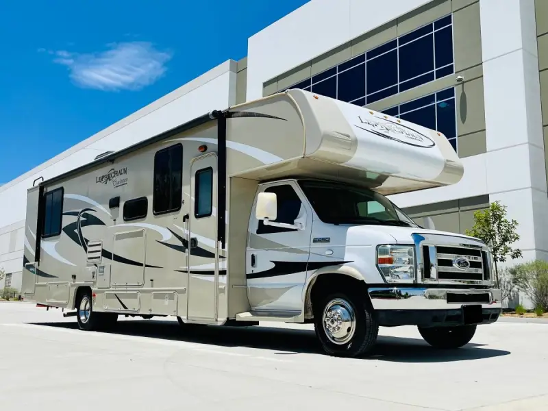 2014 Coachmen Leprechaun 319DS photo 9