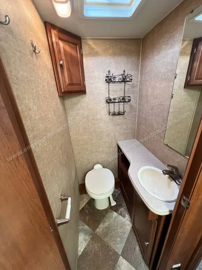 2014 Coachmen Leprechaun 319DS photo 13