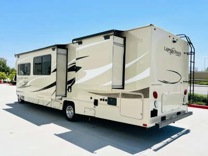 2014 Coachmen Leprechaun 319DS photo 17