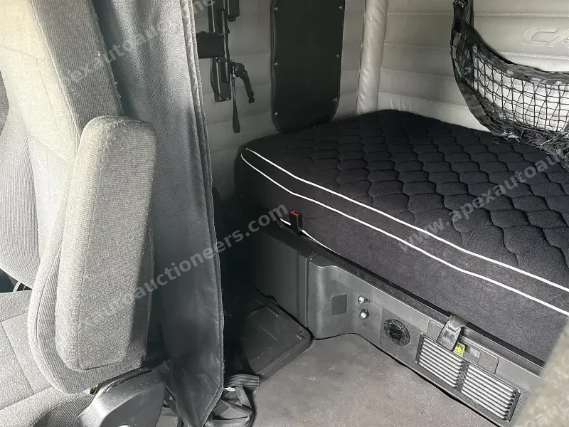 2022 Freightliner Cascadia 126 - Sleeper photo 9