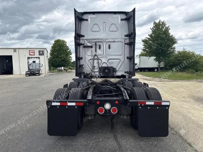 2022 Freightliner Cascadia 126 - Sleeper photo 16
