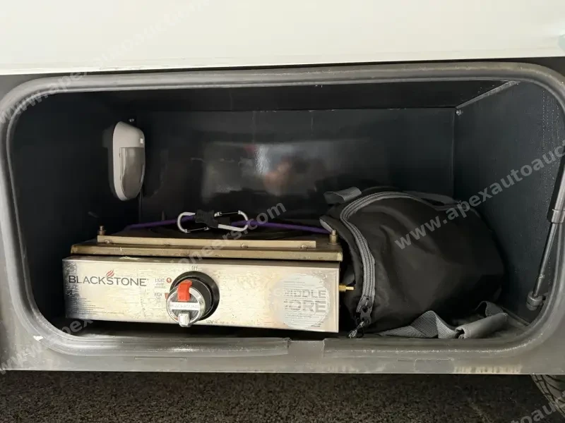 2019 Entegra Qwest 24L photo 43