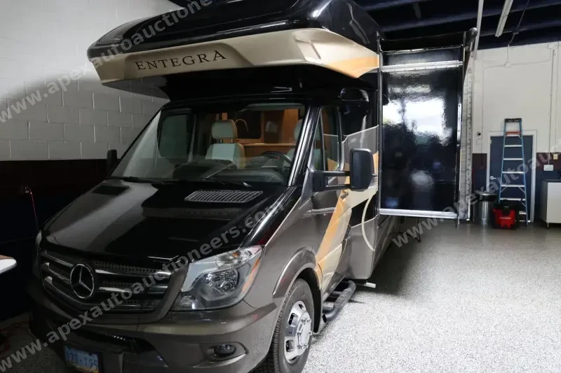 2019 Entegra Qwest 24L photo 18