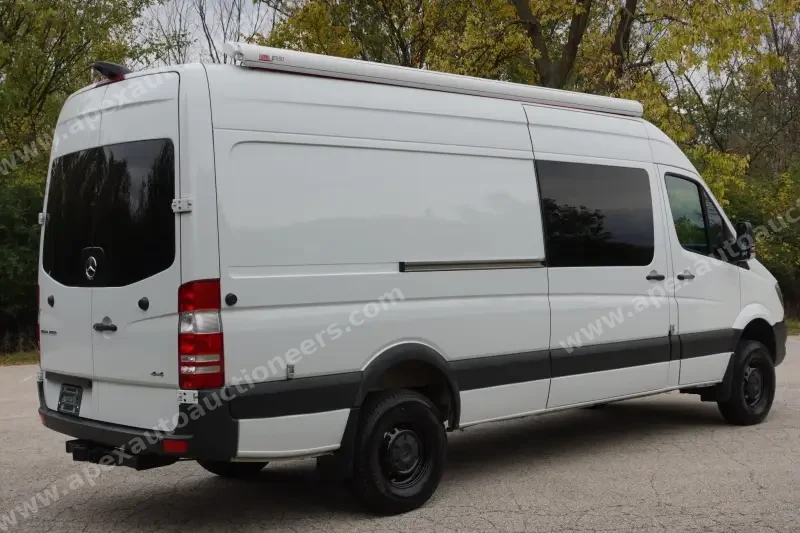 2015 Freightliner Sprinter 2500 4x4 photo 9