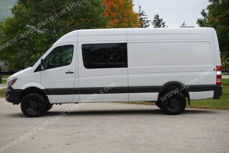 2015 Freightliner Sprinter 2500 4x4 photo 3