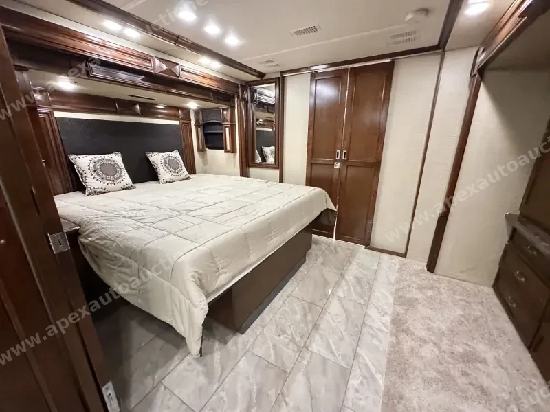 2015 American Revolution LE 42T Motorcoach photo 176