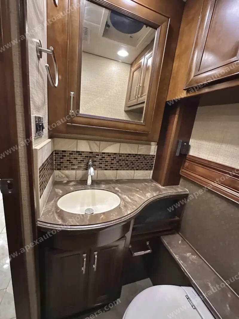2015 American Revolution LE 42T Motorcoach photo 161