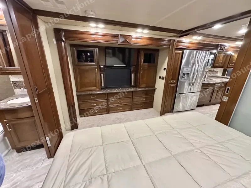 2015 American Revolution LE 42T Motorcoach photo 170