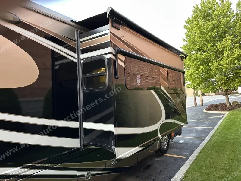 2015 American Revolution LE 42T Motorcoach photo 35