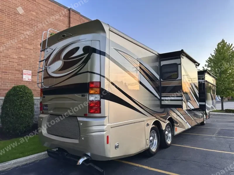 2015 American Revolution LE 42T Motorcoach photo 28