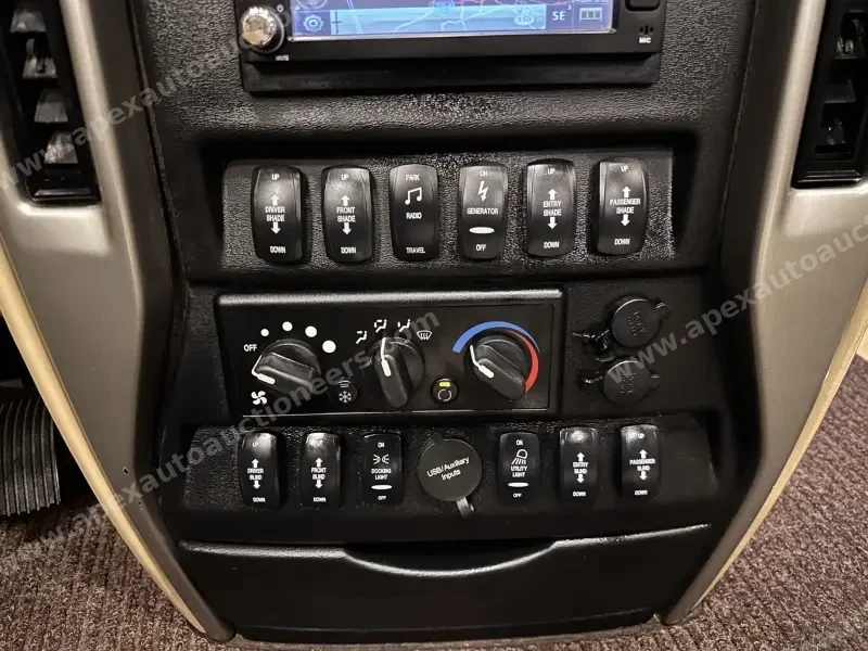 2015 American Revolution LE 42T Motorcoach photo 114