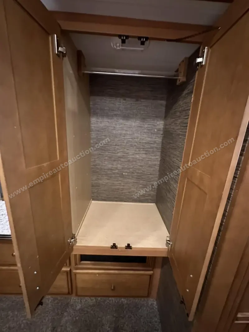 2015 Newmar Ventana 3807 photo 52
