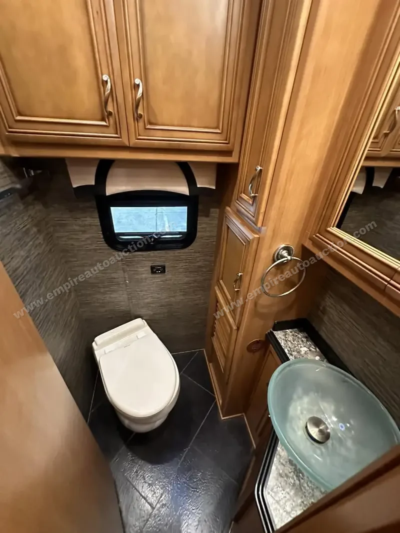 2015 Newmar Ventana 3807 photo 42