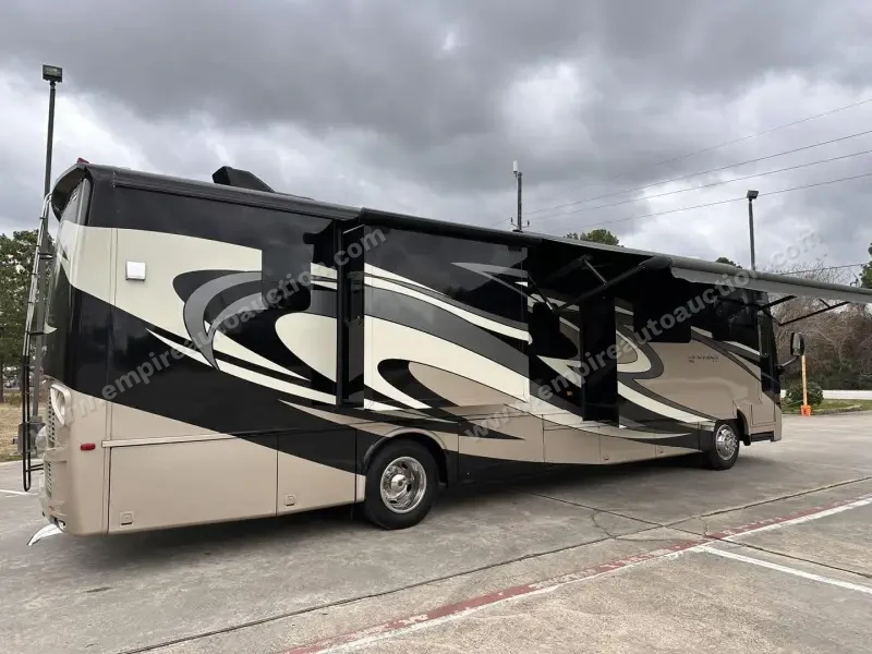 2015 Newmar Ventana 3807 photo 11