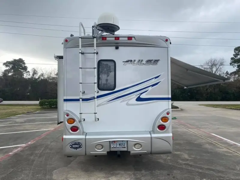 2009 Fleetwood Pulse 24a photo 6