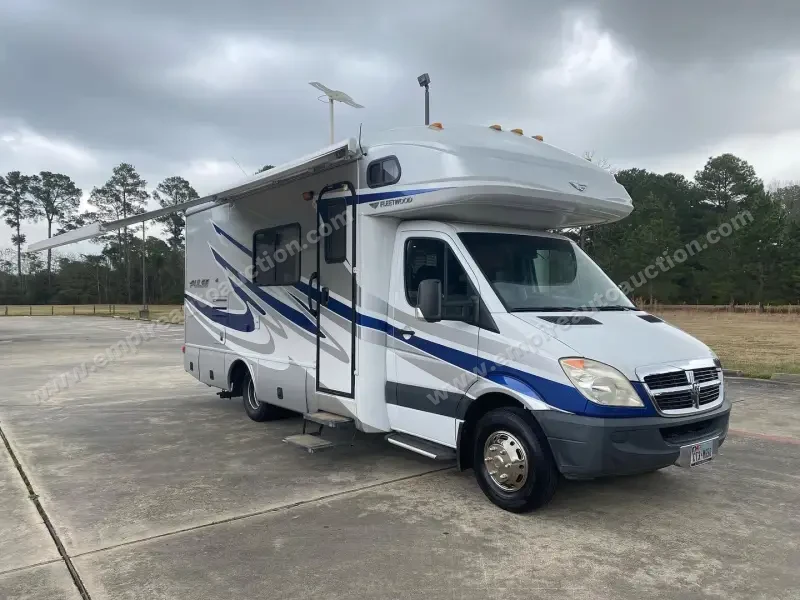 2009 Fleetwood Pulse 24a photo 2