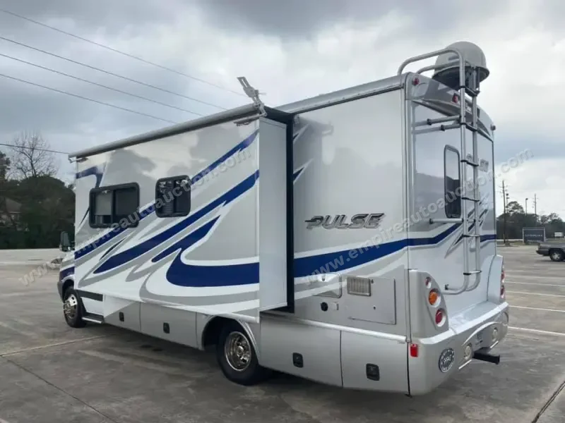2009 Fleetwood Pulse 24a photo 5