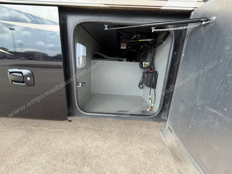 2015 Tiffin Allegro Bay 32 photo 12