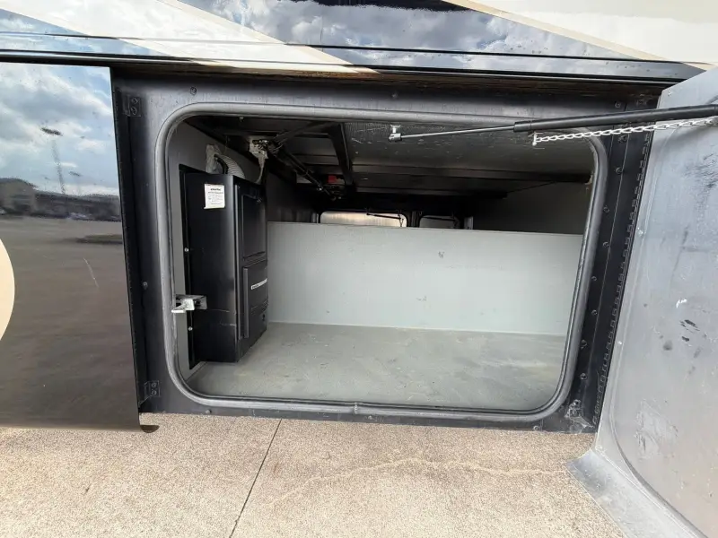 2015 Tiffin Allegro Bay 32 photo 14