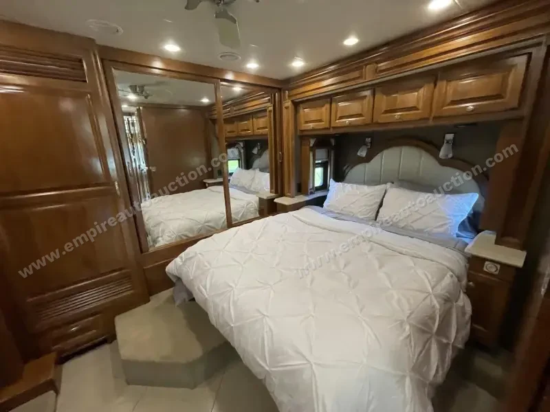 2013 Tiffin Phaeton 36GH photo 20