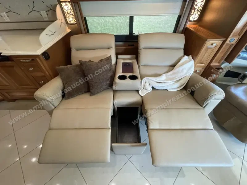 2013 Tiffin Phaeton 36GH photo 47