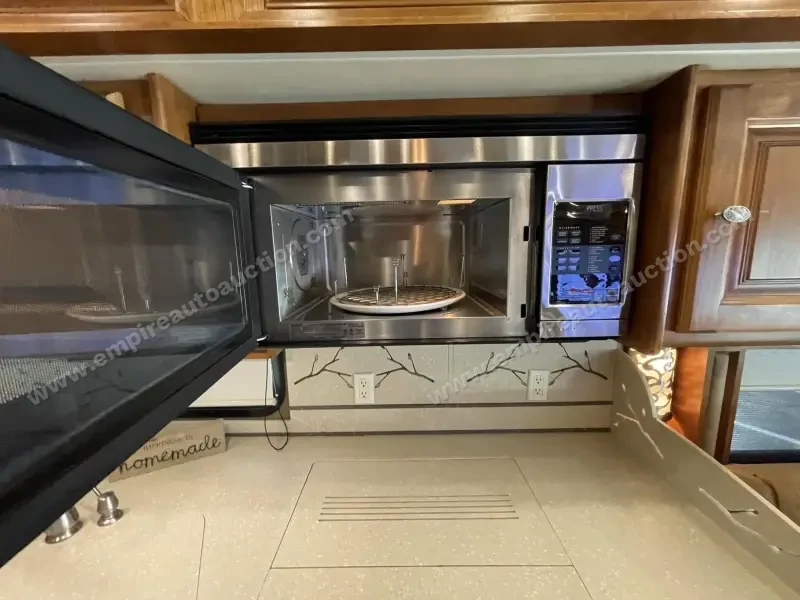 2013 Tiffin Phaeton 36GH photo 50