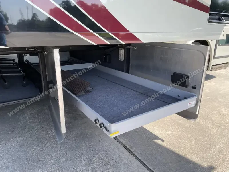 2013 Tiffin Phaeton 36GH photo 29