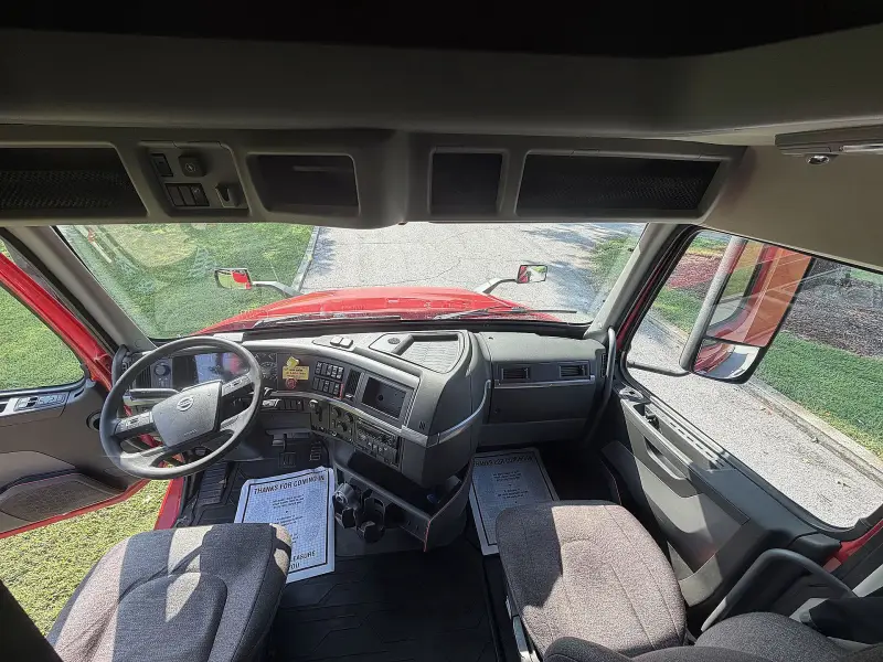 2022 Volvo VNL 760 photo 3