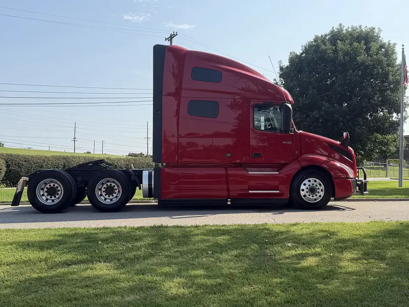 2022 Volvo VNL 760 photo 17