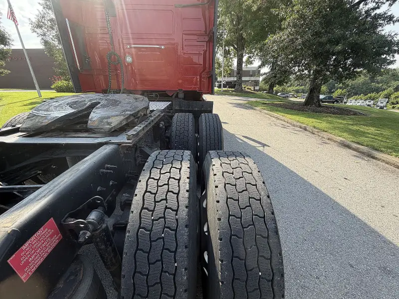 2022 Volvo VNL 760 photo 13