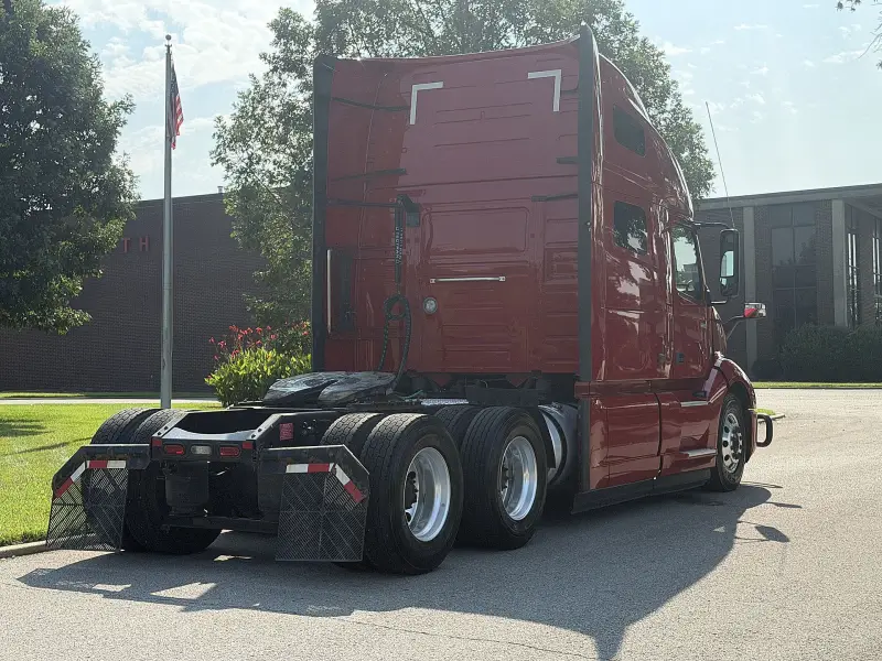 2022 Volvo VNL 760 photo 16