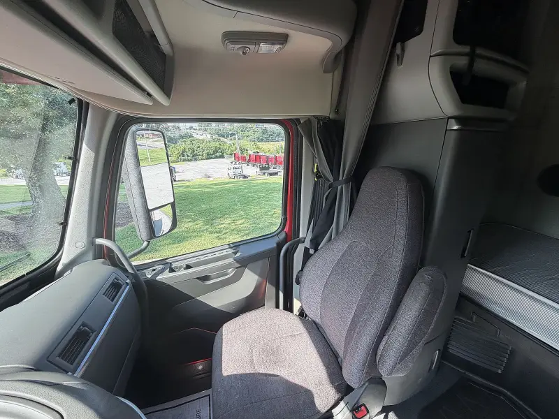 2022 Volvo VNL 760 photo 19