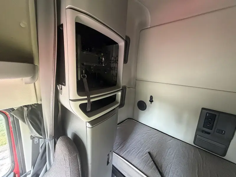 2022 Volvo VNL 760 photo 21