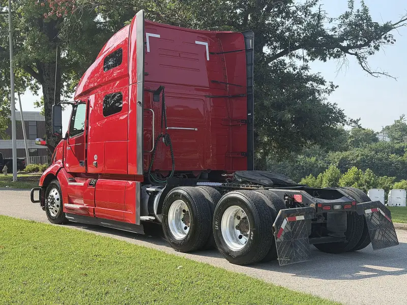 2022 Volvo VNL 760 photo 9
