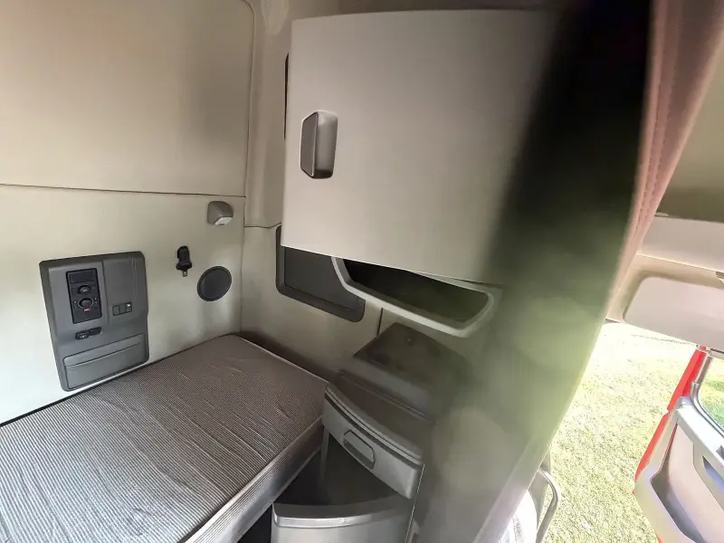 2022 Volvo VNL 760 photo 22