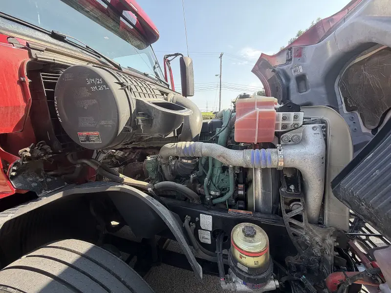 2022 Volvo VNL 760 photo 24