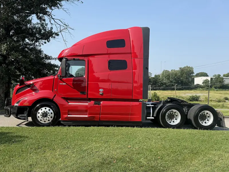 2022 Volvo VNL 760 photo 8