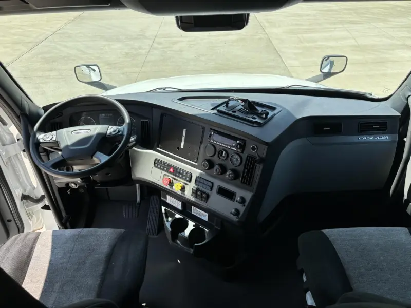 2021 Freightliner CASCADIA 126  - 455 HP photo 15