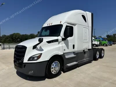 2021 Freightliner CASCADIA 126  - 455 HP
