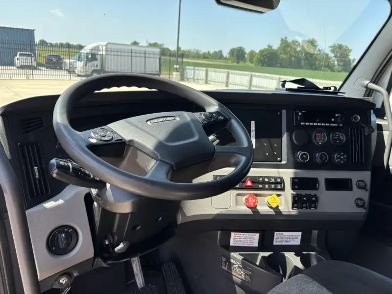 2021 Freightliner CASCADIA 126  - 455 HP photo 13