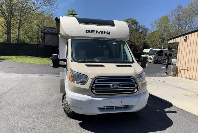 2018 Gemini 23TR by Thor Motor Coach photo 21