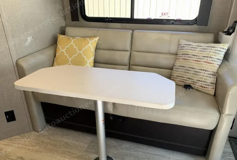 2018 Gemini 23TR by Thor Motor Coach photo 15